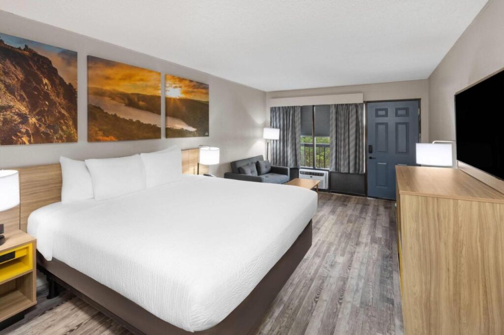 Days Inn by Wyndham Branson Ozarks - Image 5