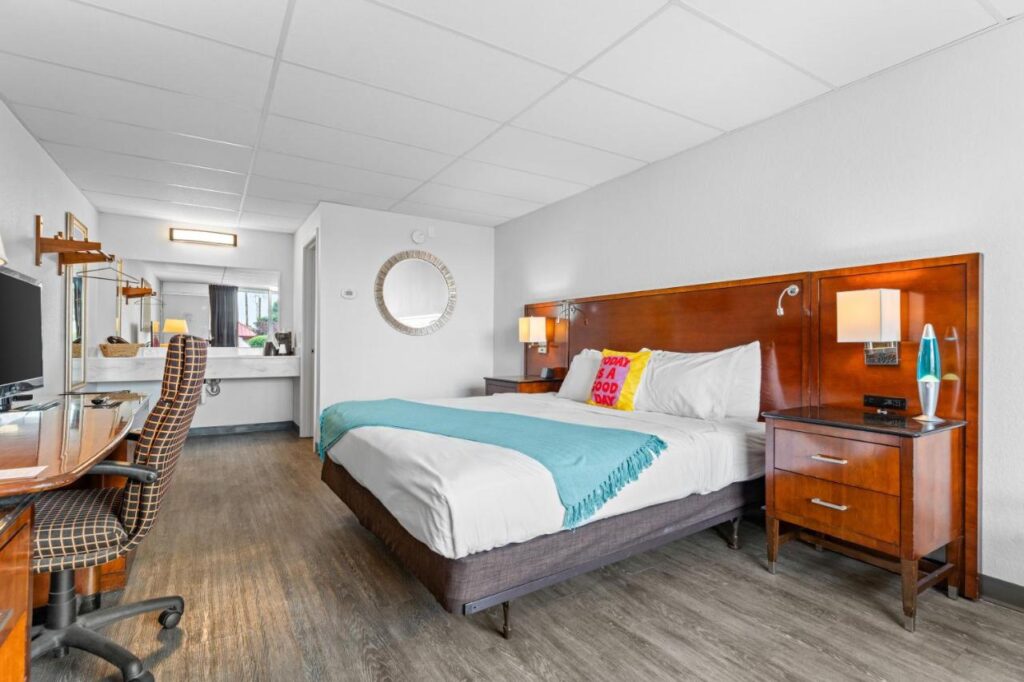 The Retro Hotel - Image 4