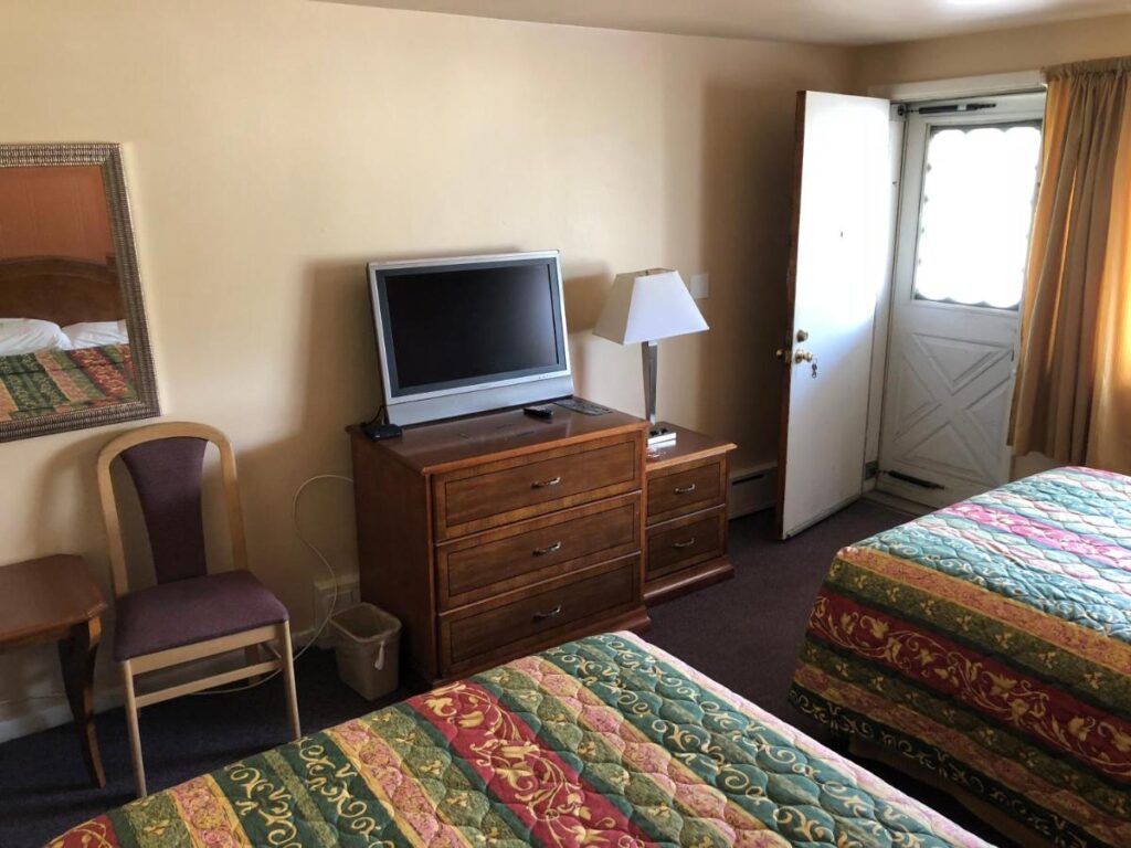 Angola Motel - Image 3