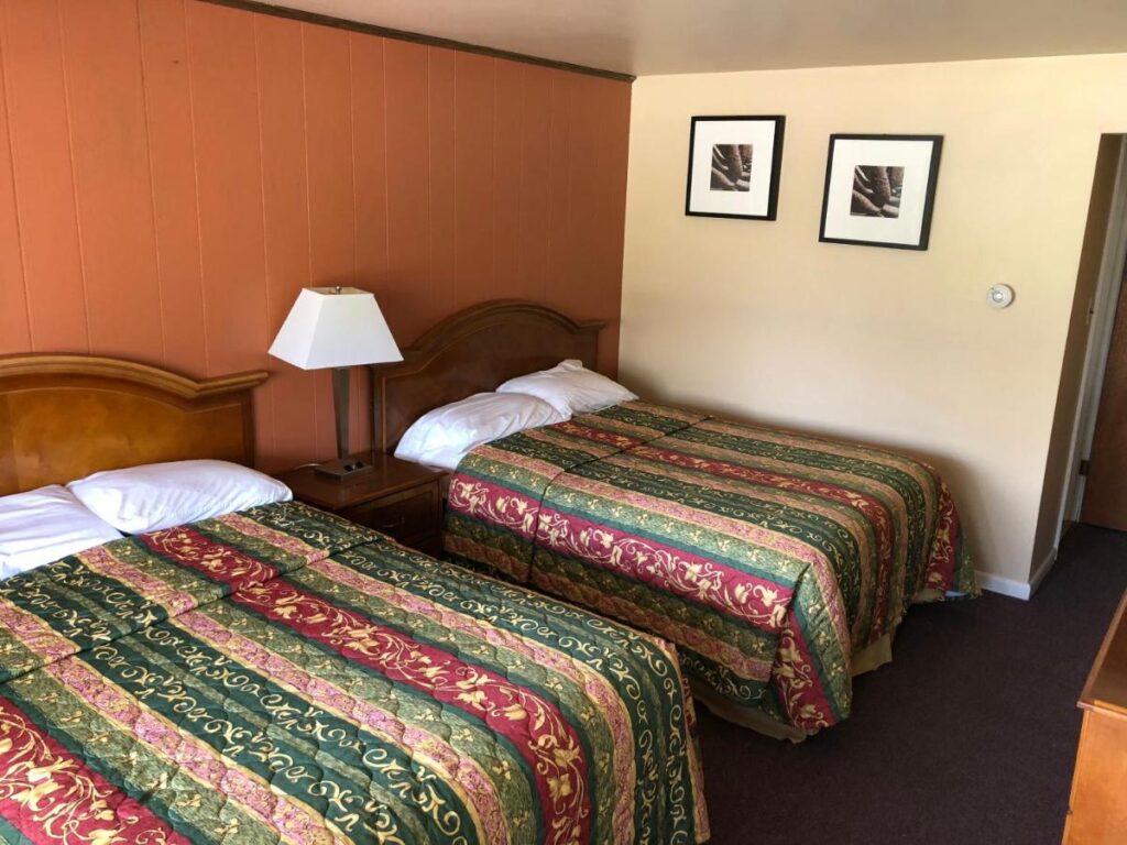 Angola Motel - Image 4
