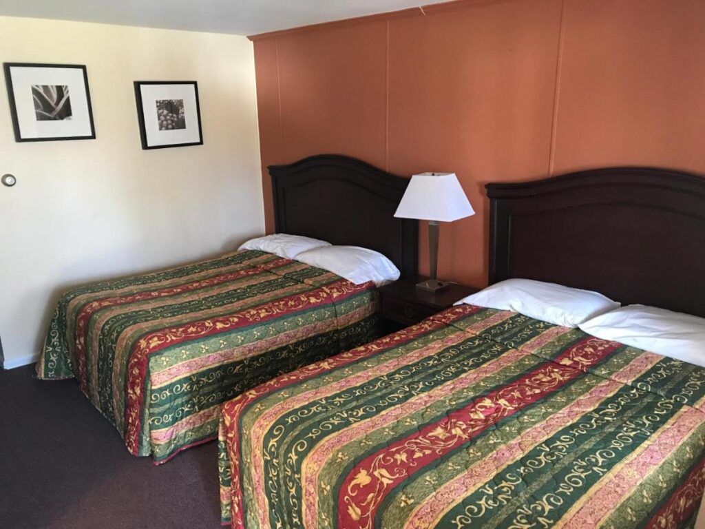 Angola Motel - Image 5