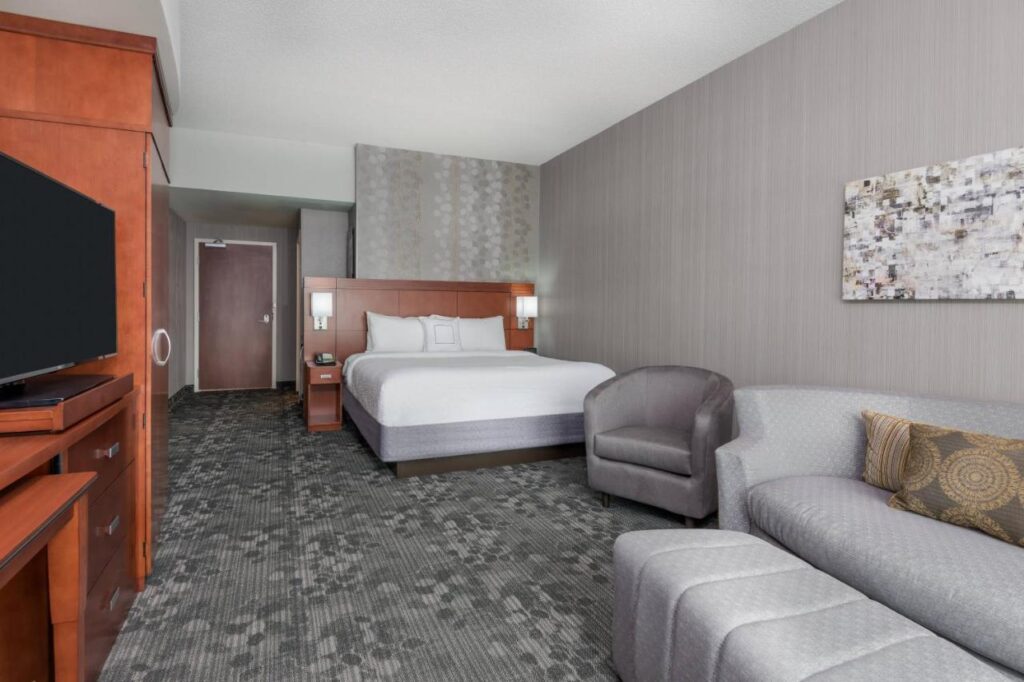 Courtyard by Marriott Buffalo Airport - Image 4
