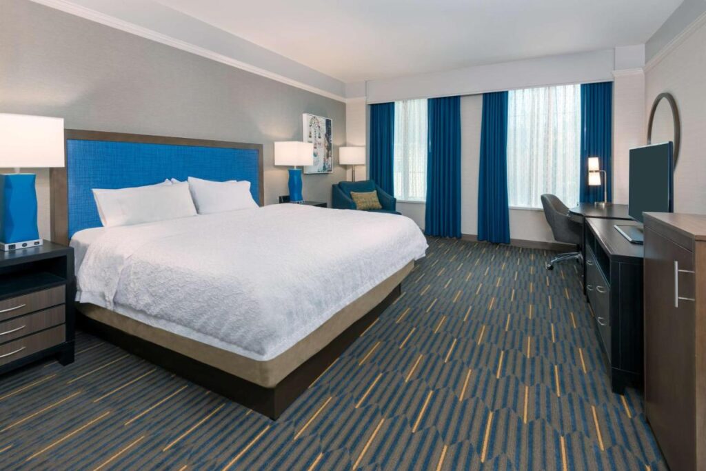 Hampton Inn & Suites Buffalo/Downtown - Image 2