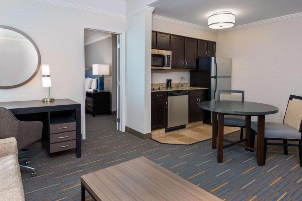 Hampton Inn & Suites Buffalo/Downtown - Image 4