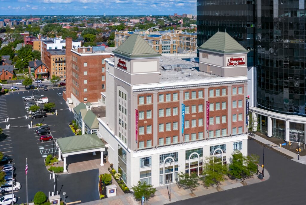 Hampton Inn & Suites Buffalo/Downtown - Image 5