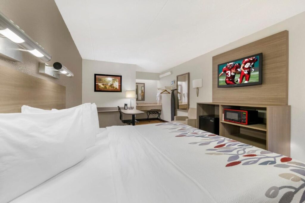 Red Roof Inn Buffalo - Niagara Airport - Image 2