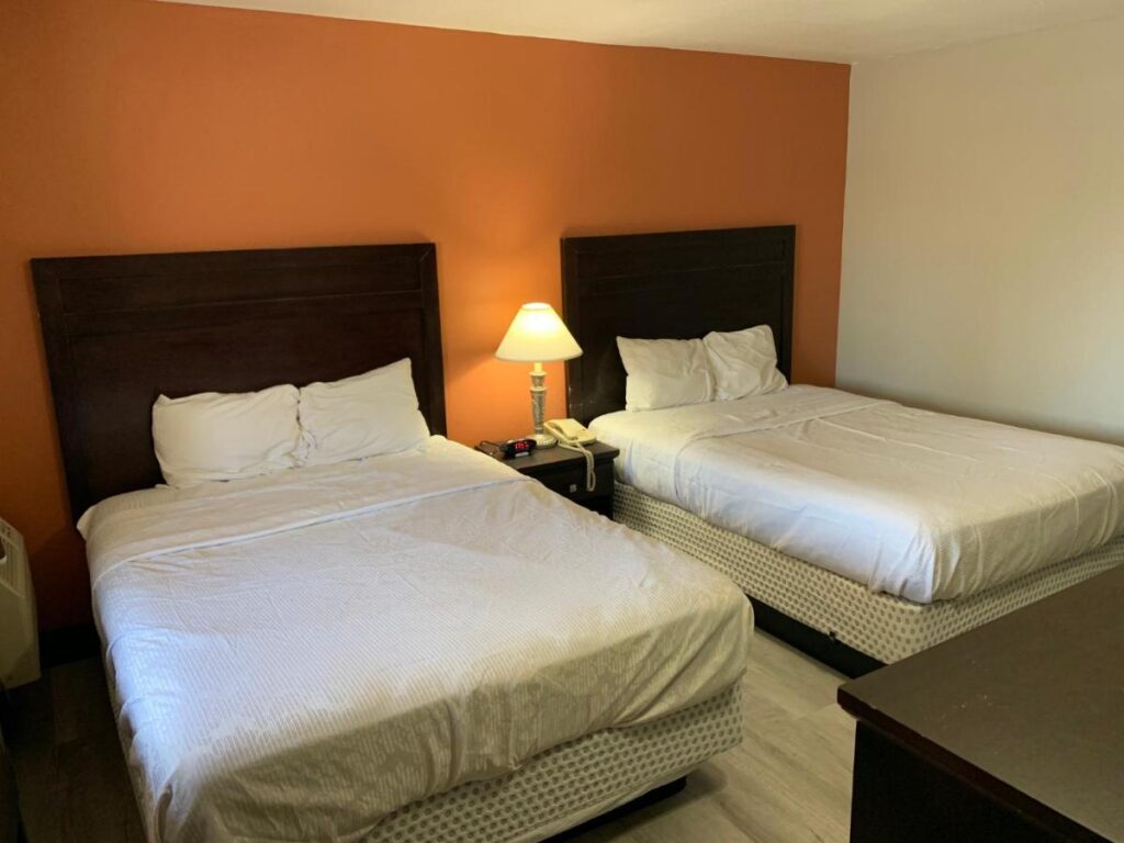 Stadium View Inn - Image 6