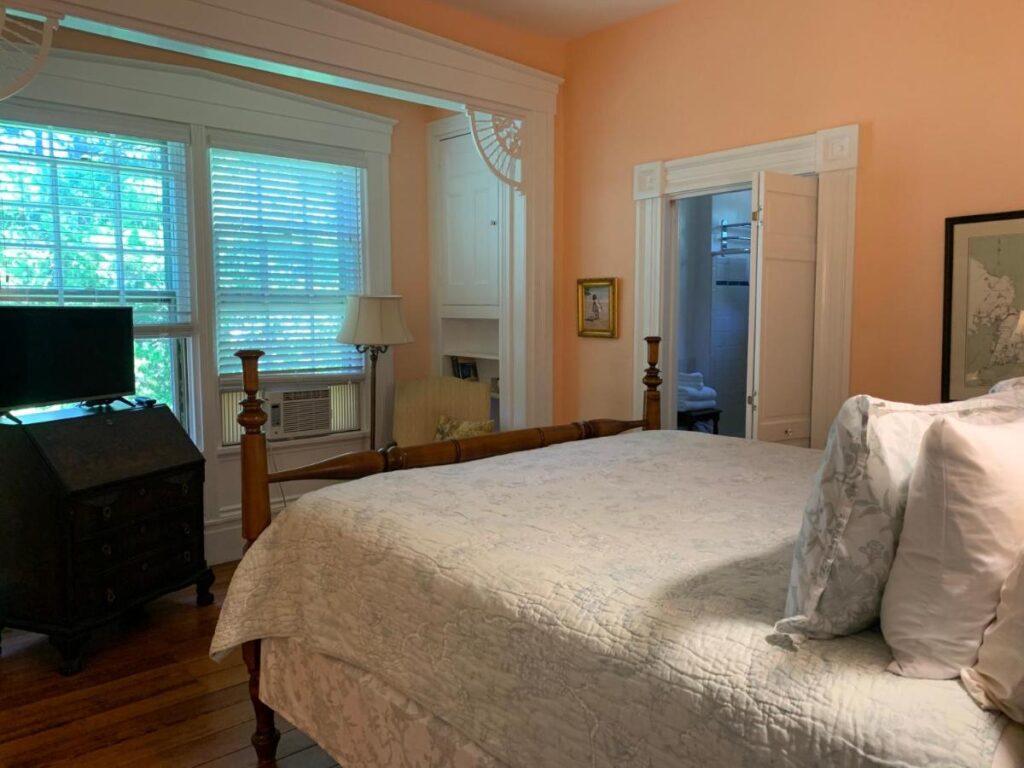 Delano Homestead Bed and Breakfast - Image 4