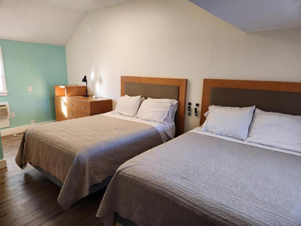 Jonathan Edwards Motel - Image 5