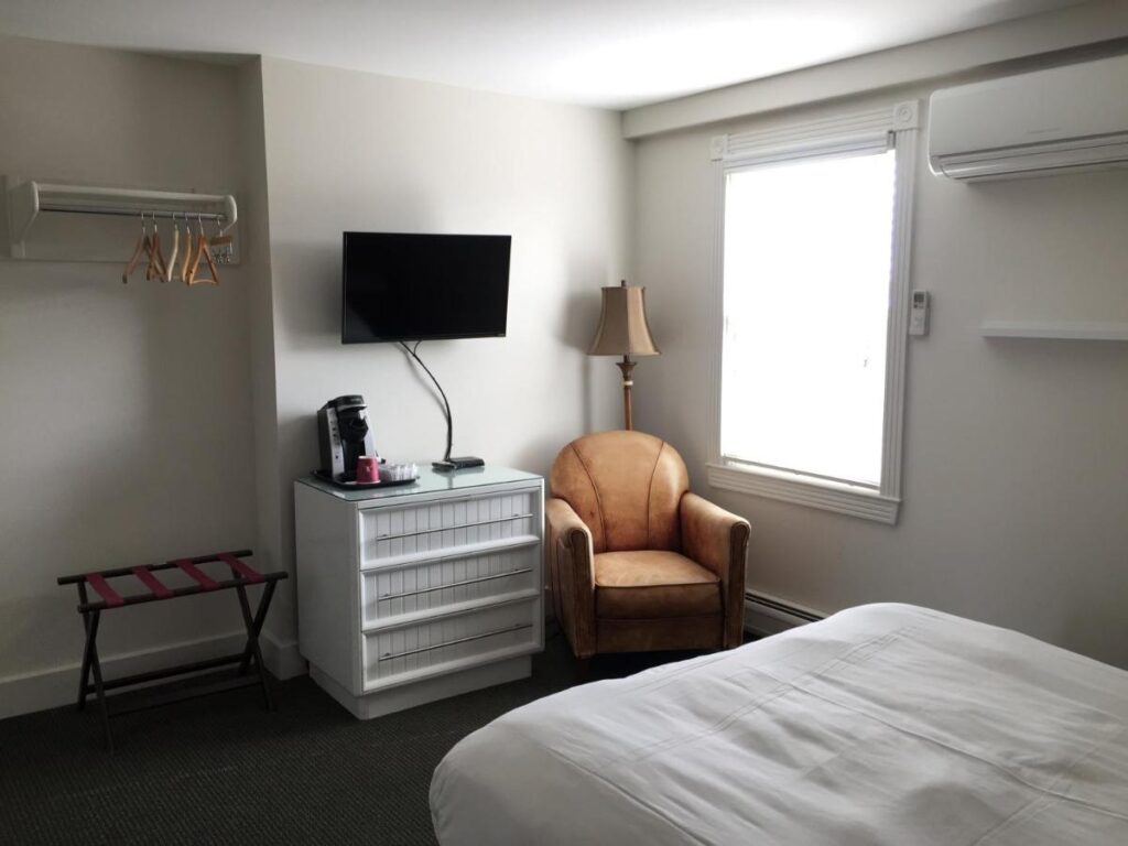 Pilgrim House - Image 2