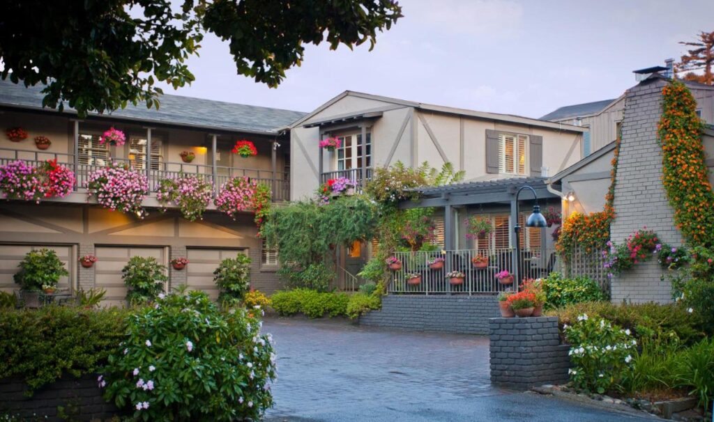Carmel Country Inn - Image 1