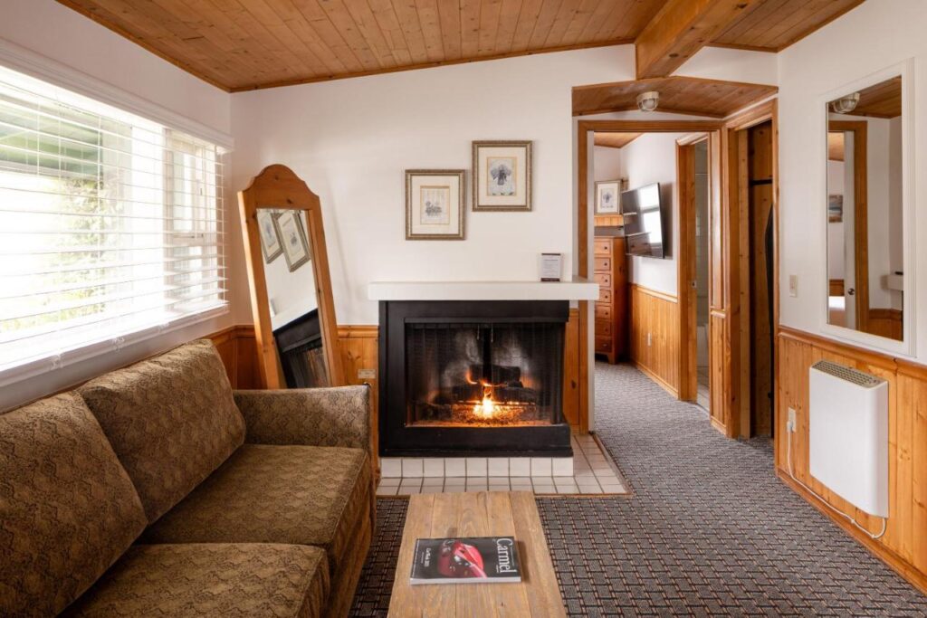 Carmel Fireplace Inn - Image 3