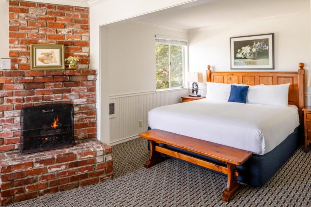 Carmel Fireplace Inn - Image 4
