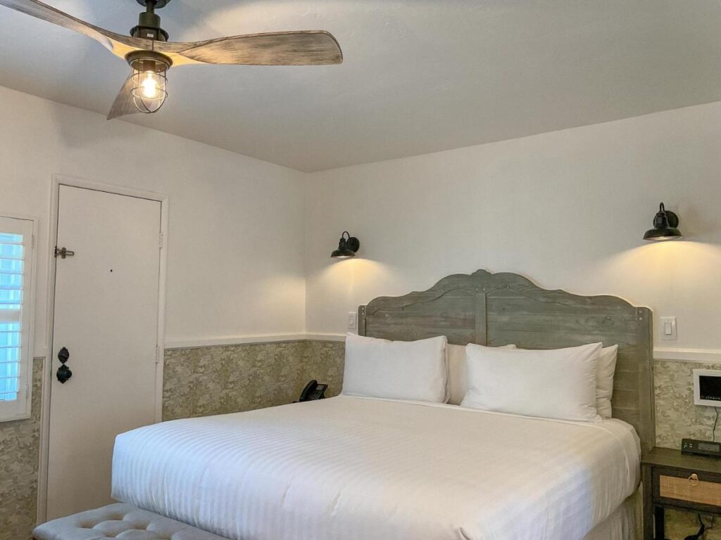 Carmel Green Lantern Inn - Image 4