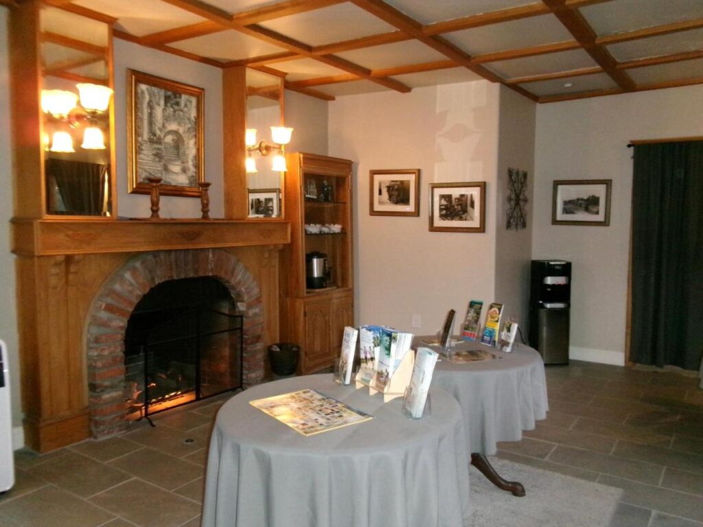 Carmel Wayfarer Inn - Image 1