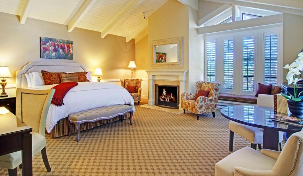 Carriage House Inn - Image 1