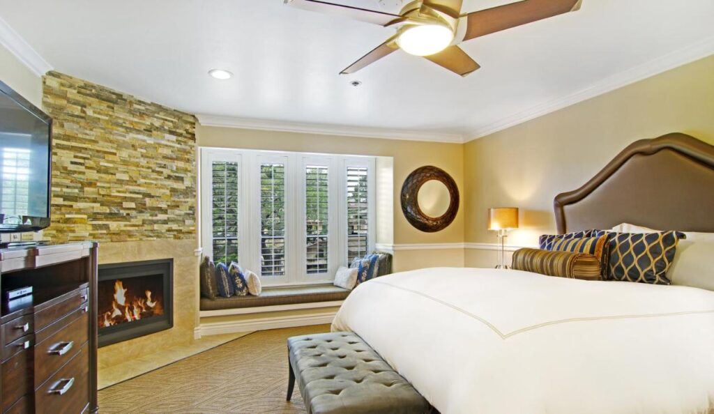 Carriage House Inn - Image 2
