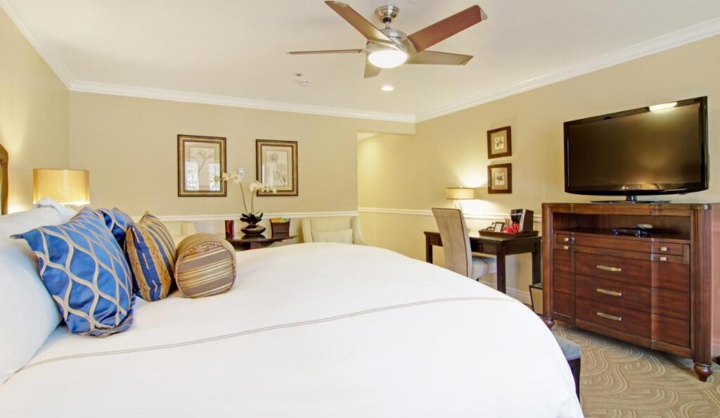 Carriage House Inn - Image 3
