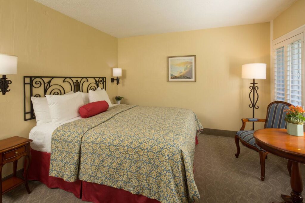 Normandy Inn - Image 5