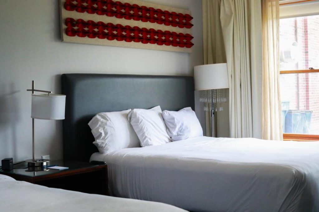 Illini Inn & Suites - Image 3