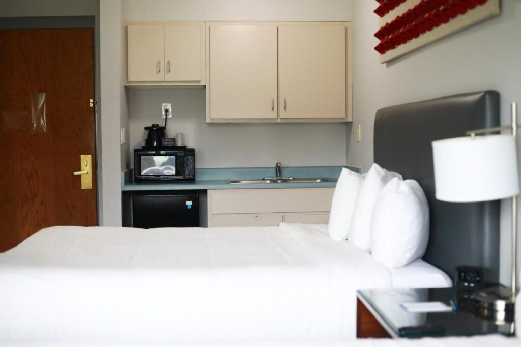 Illini Inn & Suites - Image 4