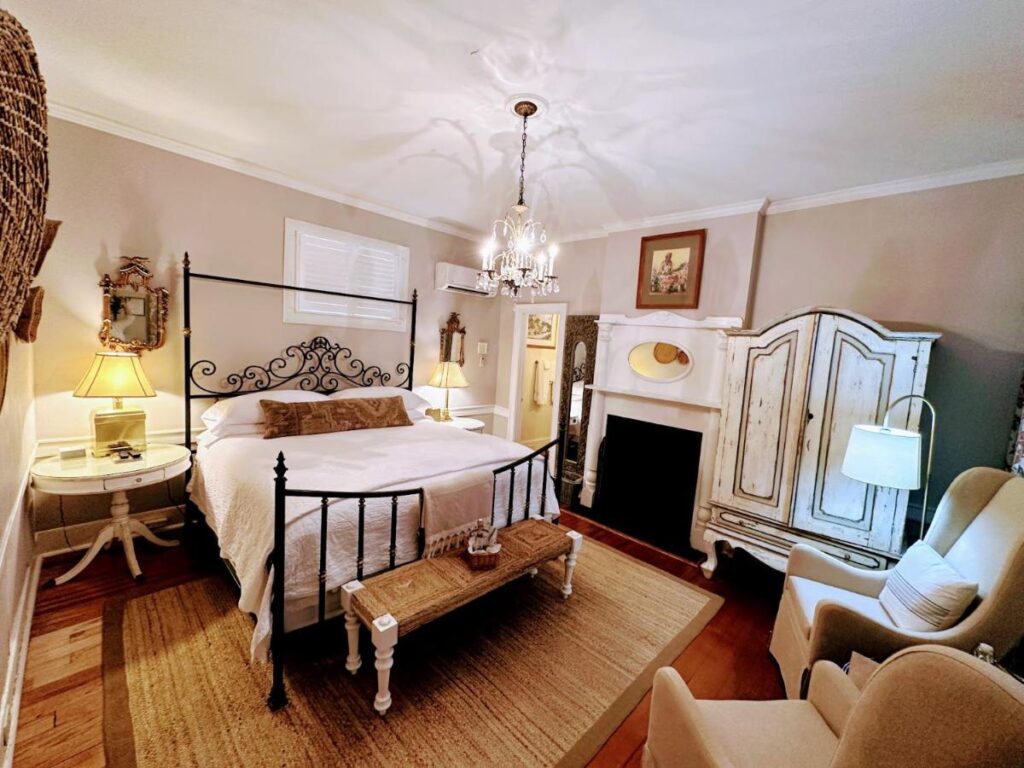 Bijou Boutique Inn - Image 2