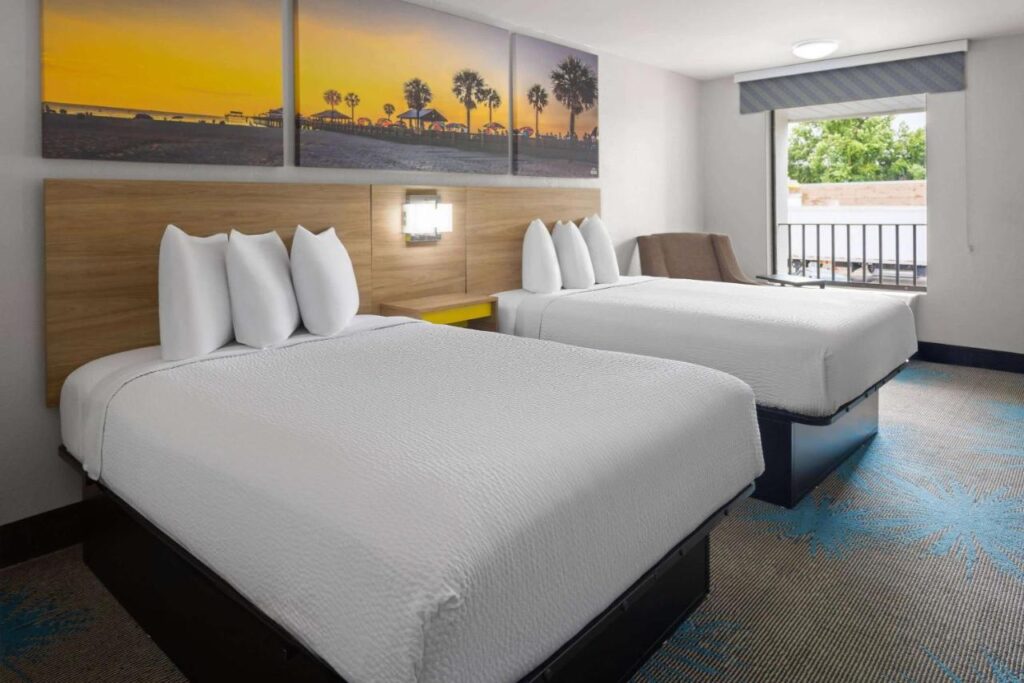 Days Inn by Wyndham Ladson Summerville Charleston - Image 3