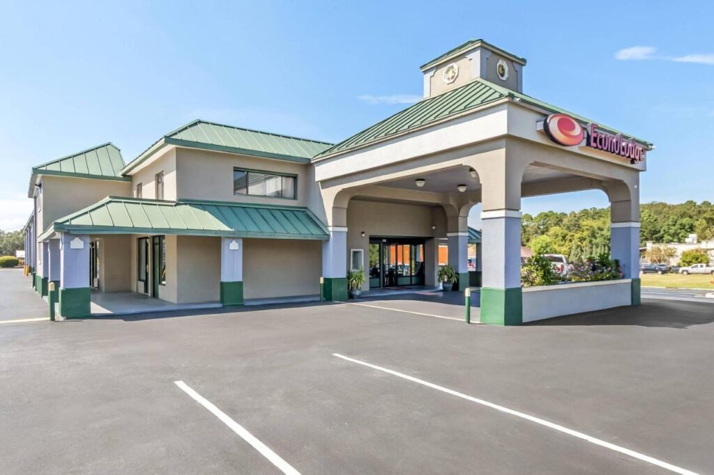 Econo Lodge - Image 1