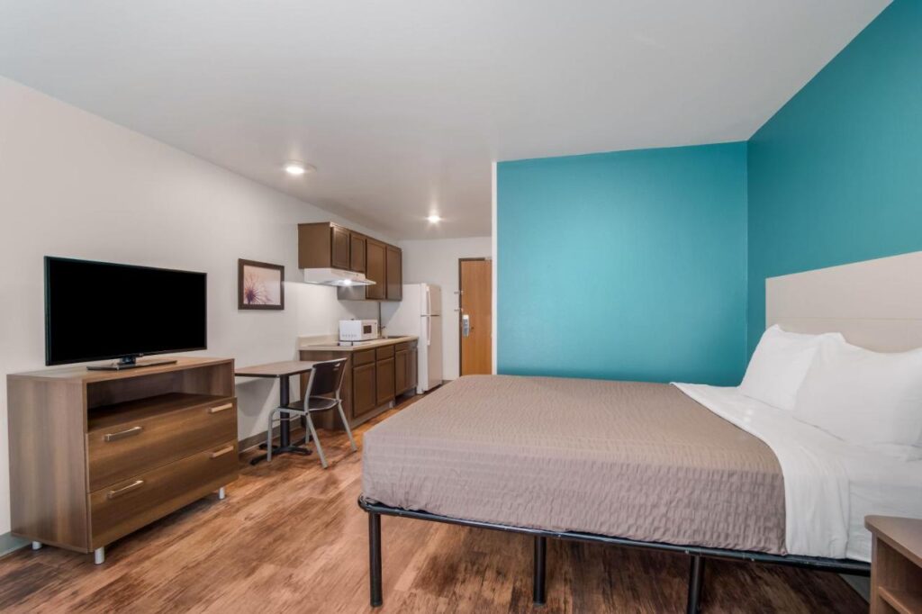 WoodSpring Suites | North Charleston Airport I-526 - Image 2