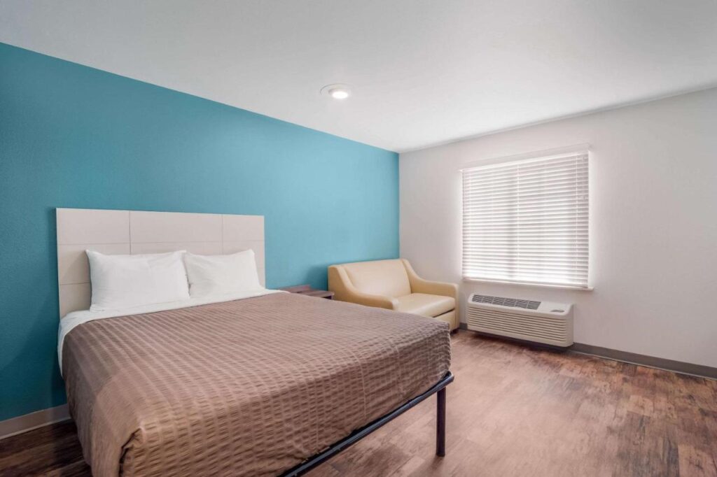 WoodSpring Suites | North Charleston Airport I-526 - Image 4