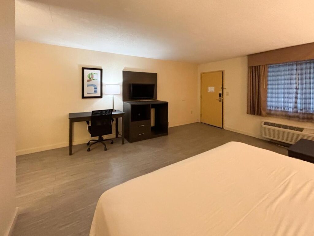 Motel 6 Charlotte, NC Northlake - Image 2