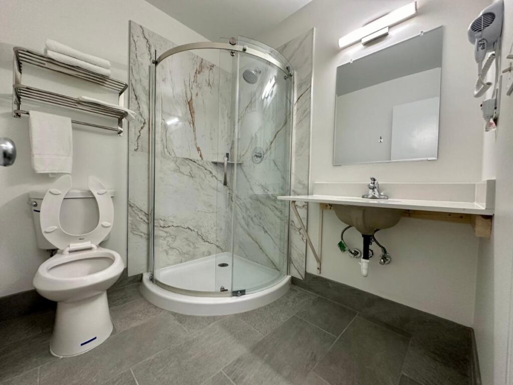 Royal Inn and Suites Charlotte Airport - Image 3