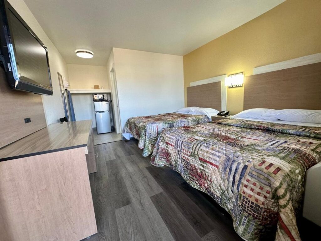 Royal Inn and Suites Charlotte Airport - Image 4