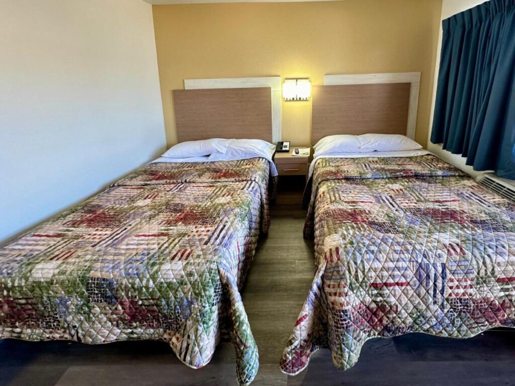 Royal Inn and Suites Charlotte Airport - Image 5
