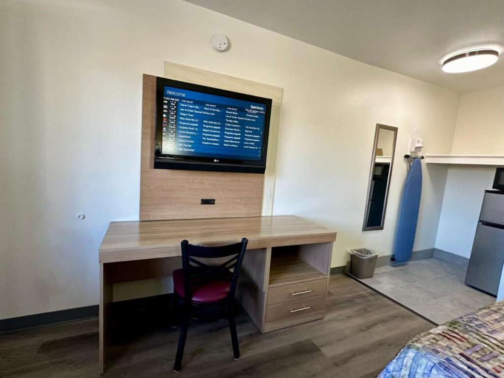 Royal Inn and Suites Charlotte Airport - Image 6