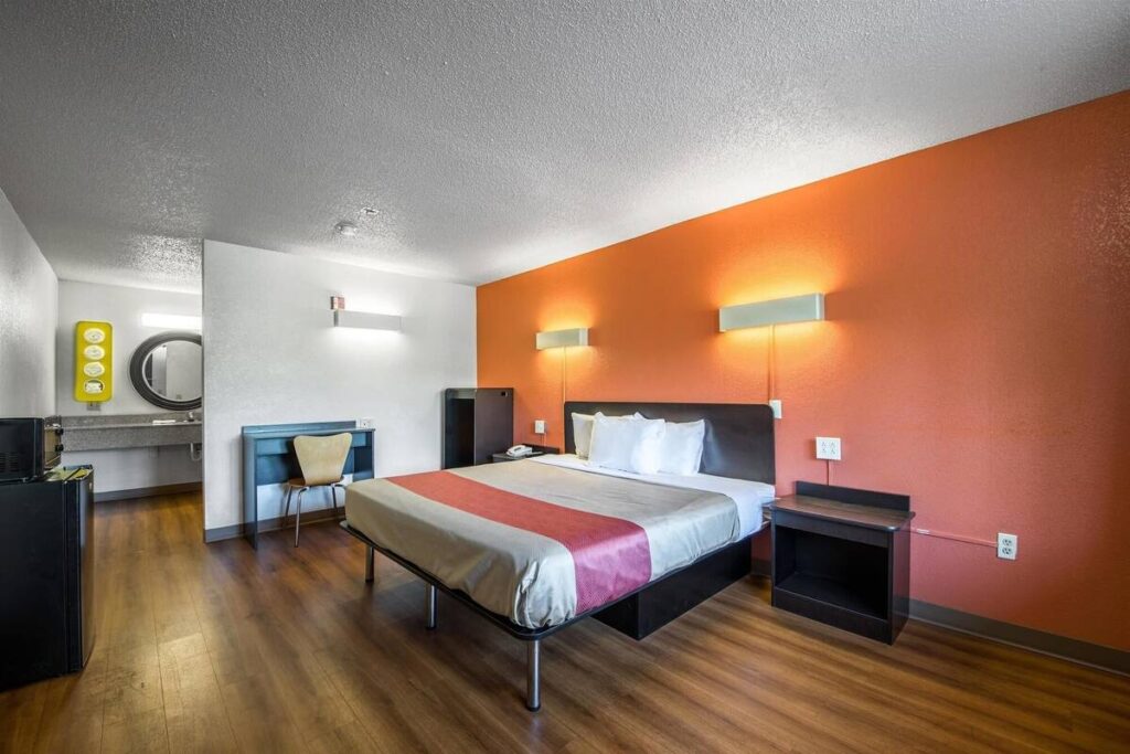 Super 8 by Wyndham Kannapolis - Image 3