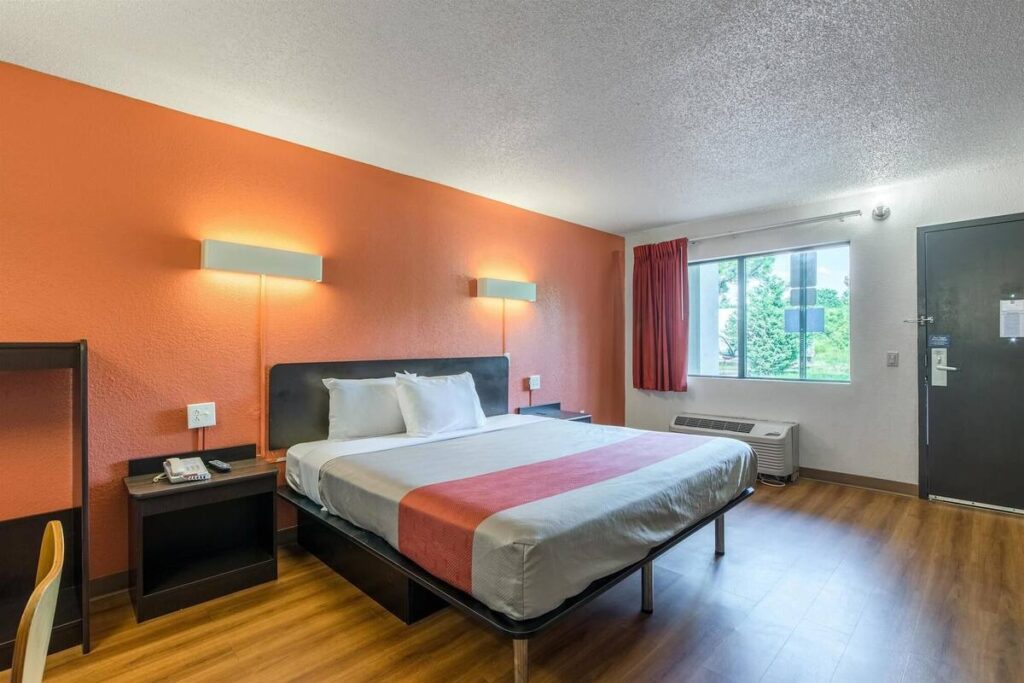 Super 8 by Wyndham Kannapolis - Image 5