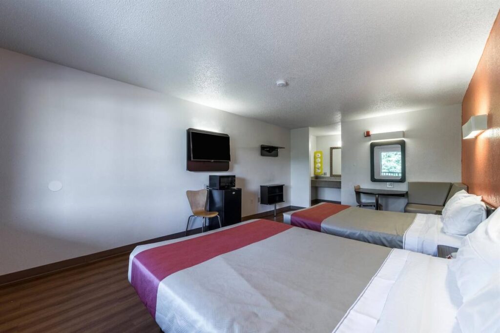 Super 8 by Wyndham Kannapolis - Image 6