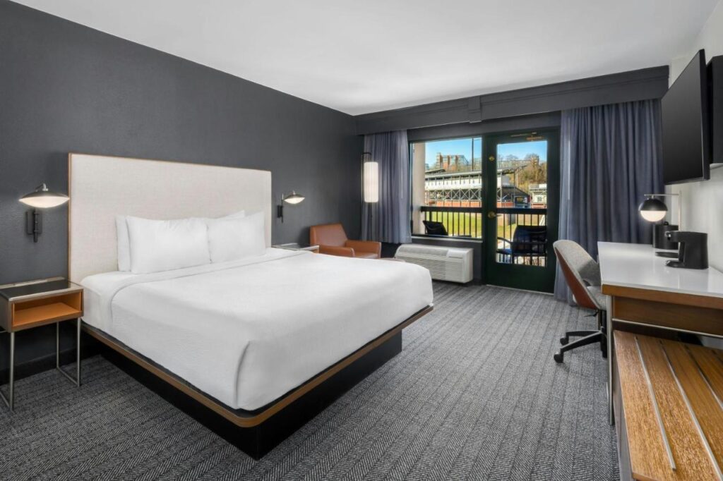Courtyard by Marriott Chattanooga Downtown - Image 3