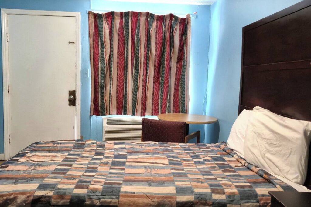 Holiday Motel by Belvilla Cleveland, TN - Image 3