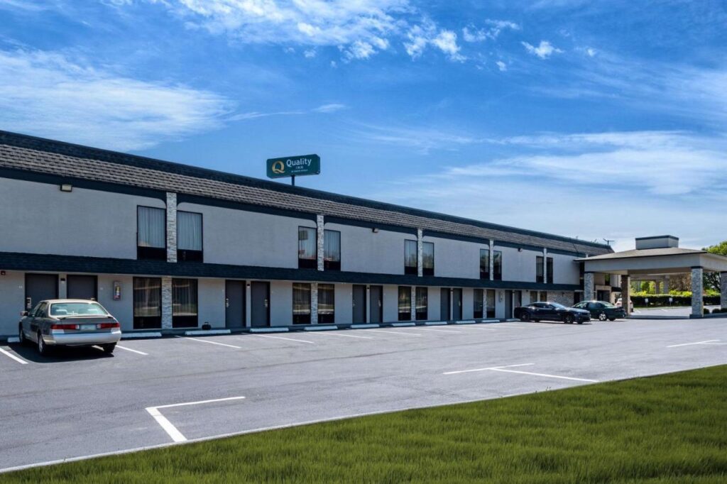 Quality Inn Cleveland North - Image 1