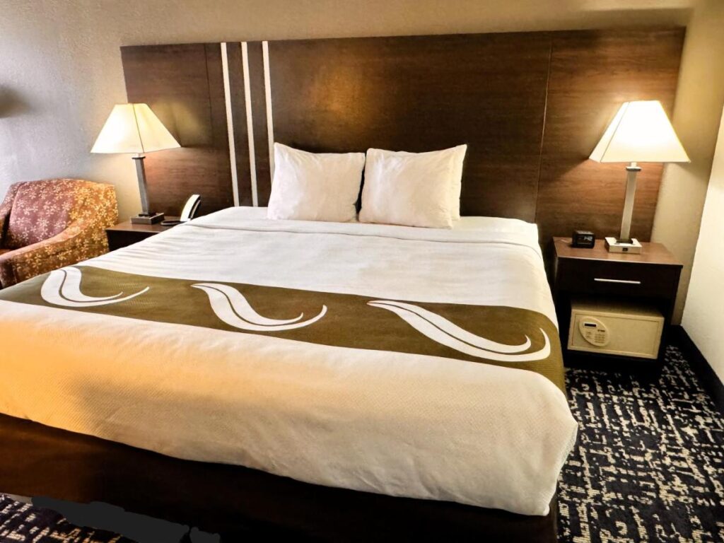 Quality Inn Cleveland North - Image 4