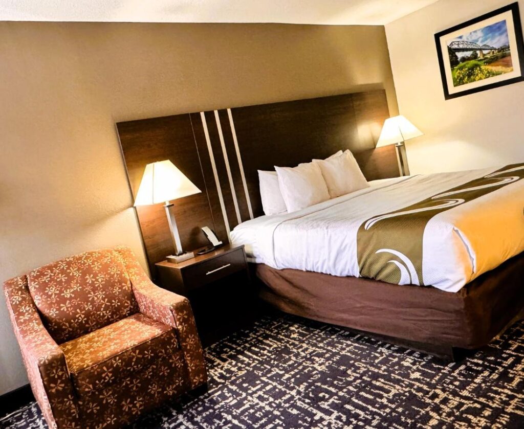 Quality Inn Cleveland North - Image 5