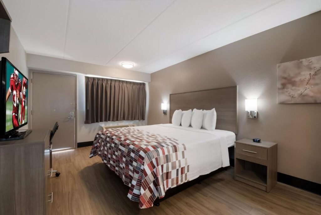 Red Roof Inn Chattanooga - Hamilton Place - Image 2