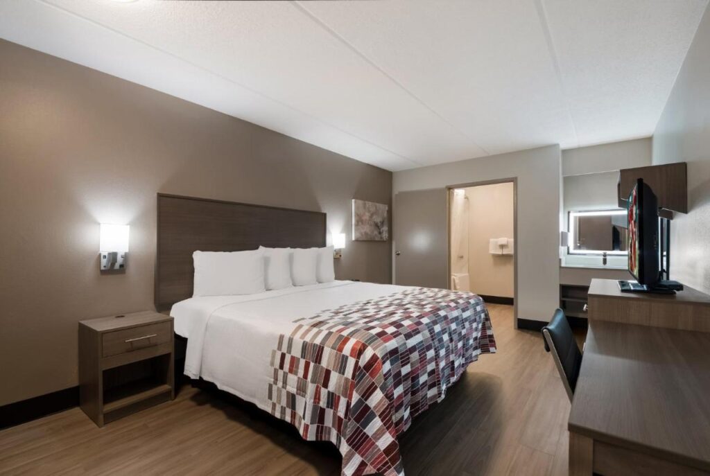 Red Roof Inn Chattanooga - Hamilton Place - Image 3
