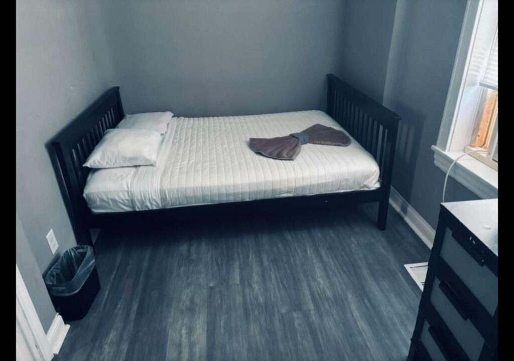 Chicago Avenue Inn - Image 2