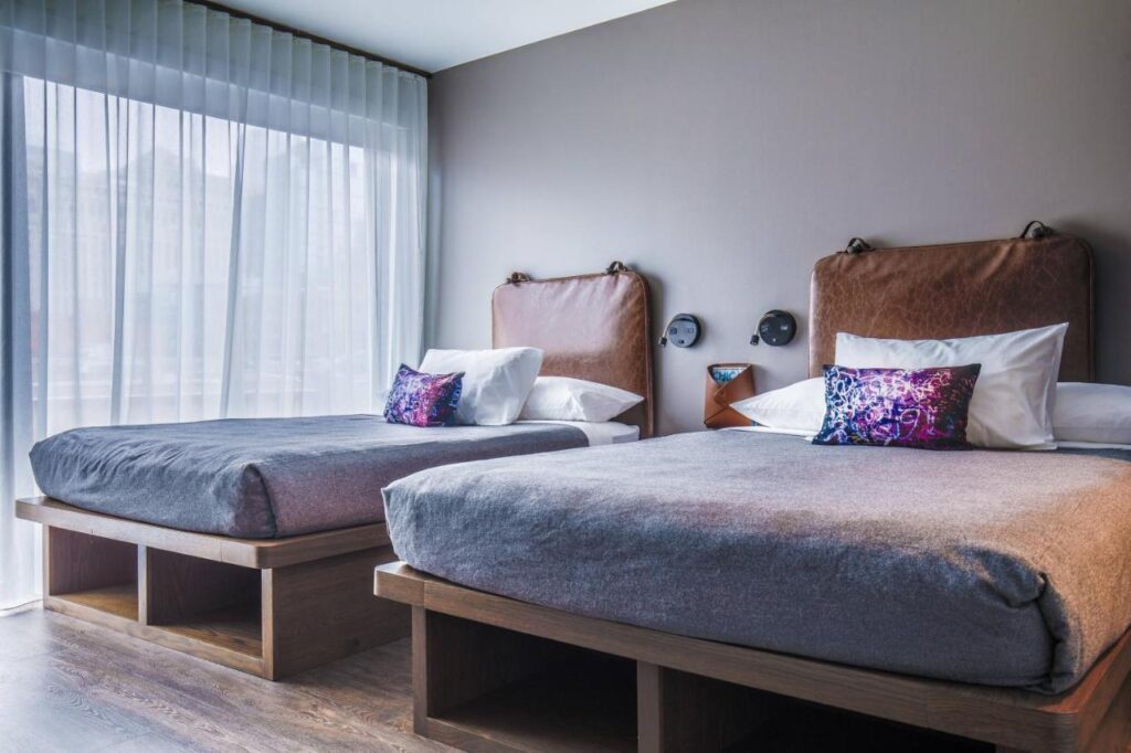 Moxy Chicago Downtown - Image 1
