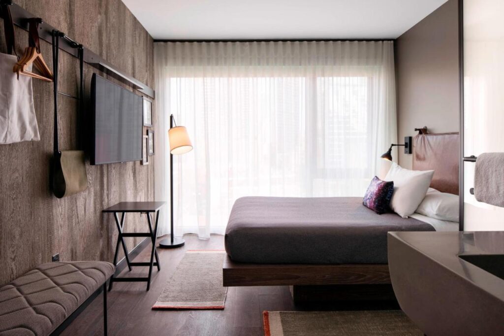 Moxy Chicago Downtown - Image 4