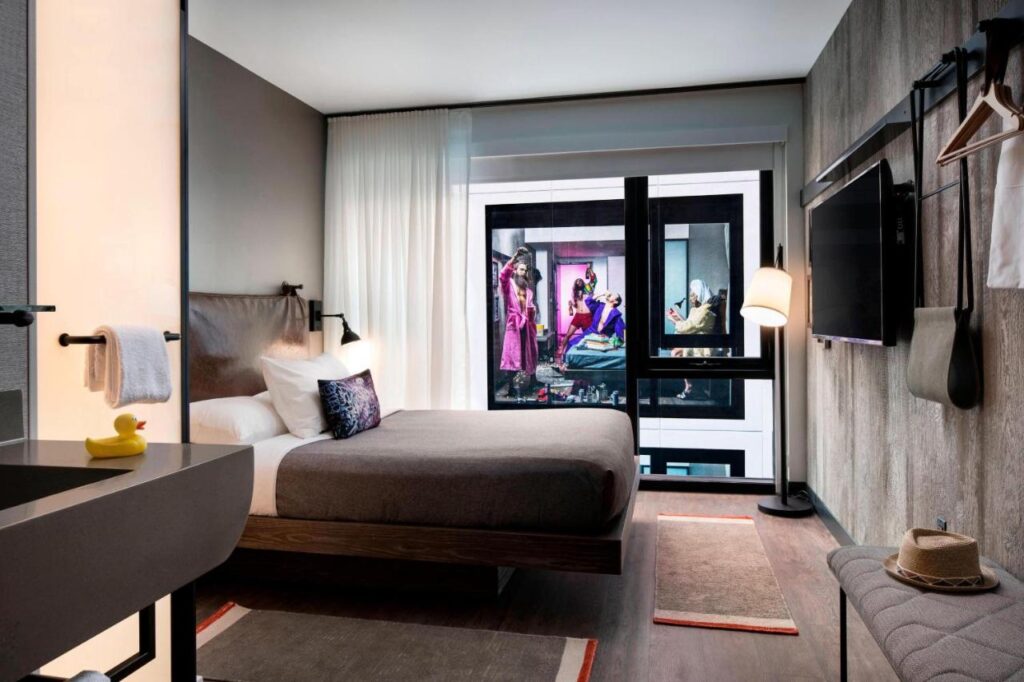 Moxy Chicago Downtown - Image 5