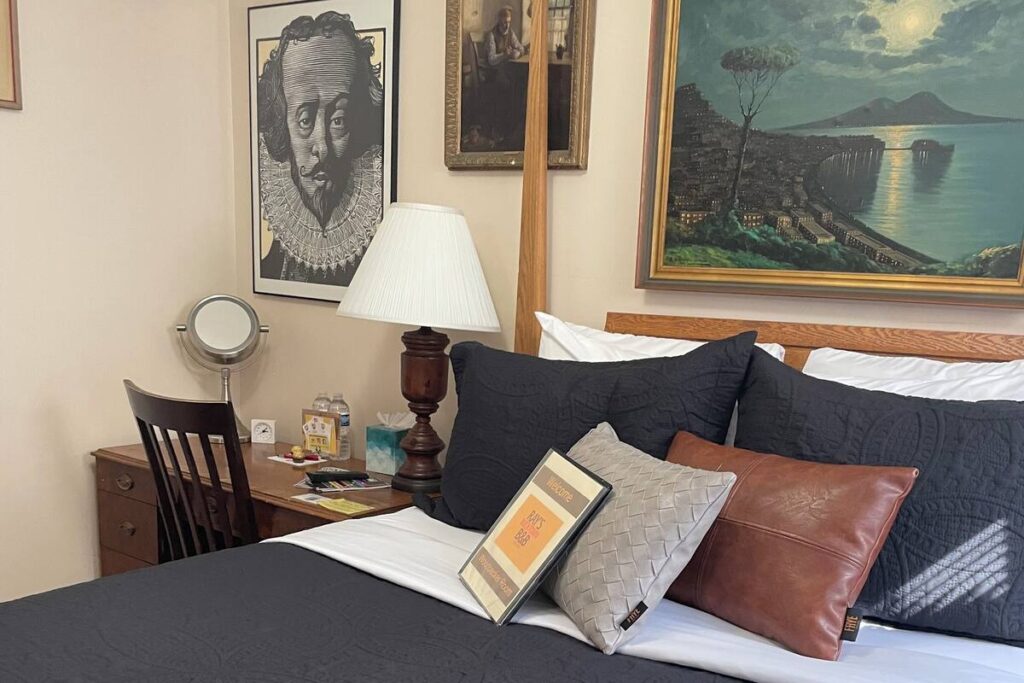 Ray's Bucktown Bed and Breakfast - Image 2